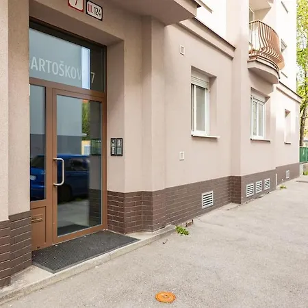 Tranquil Haven: Old Town Proximity Apartment Bratislava Exterior photo