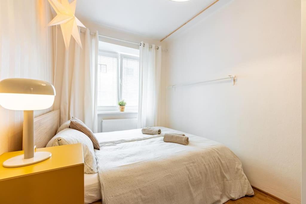 Апартаменти Tranquil Haven: Old Town Proximity Братислава