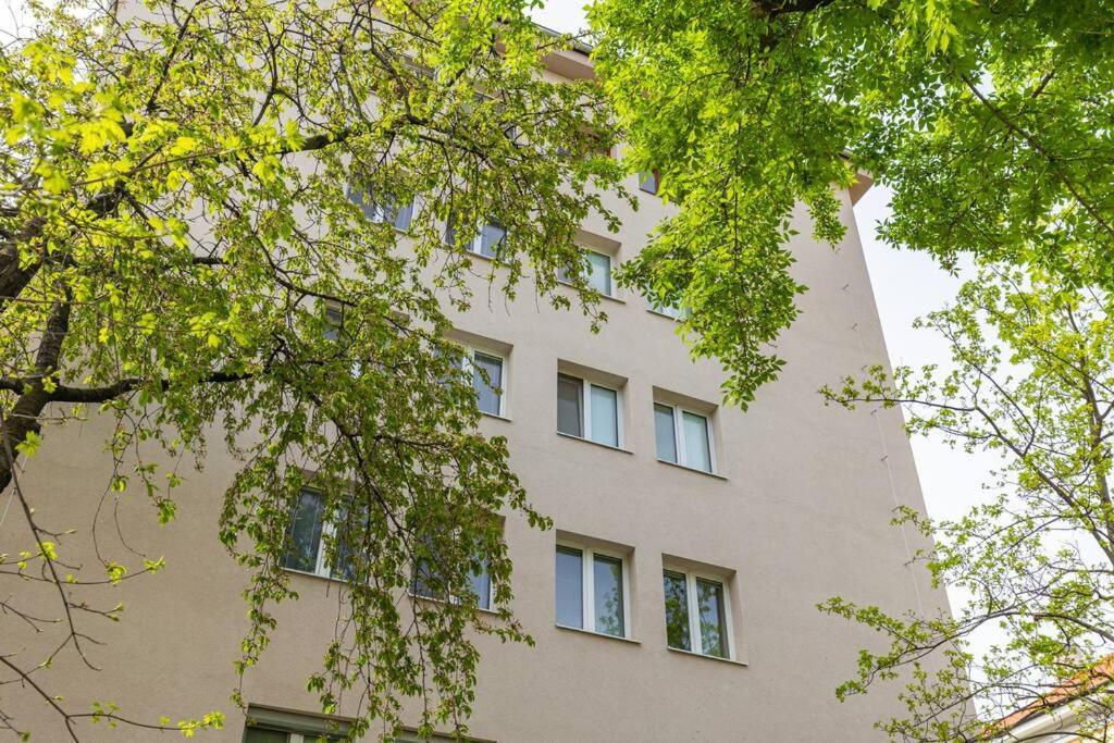 Апартаменти Tranquil Haven: Old Town Proximity Братислава